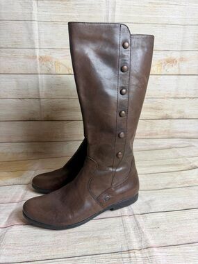 Born Sage Leather Boots brown. Size 9